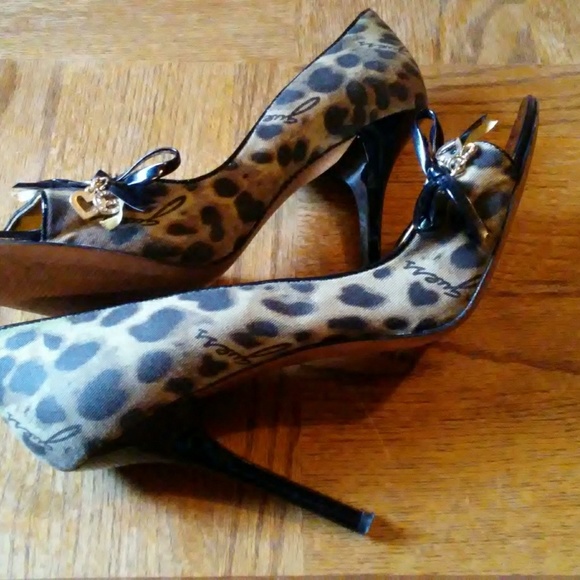 Guess High heels Animal print Hearts Size 10M - Picture 4 of 7